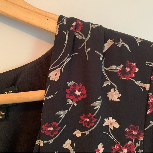 Dee Elly - Floral Skater Deep Cut Mini Dress - SZ M - Worn Once - Picture 4 of 6